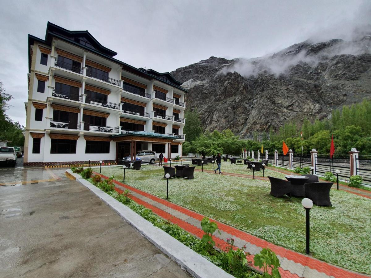 Hotel Chhutuk Heights Kargil Extérieur photo