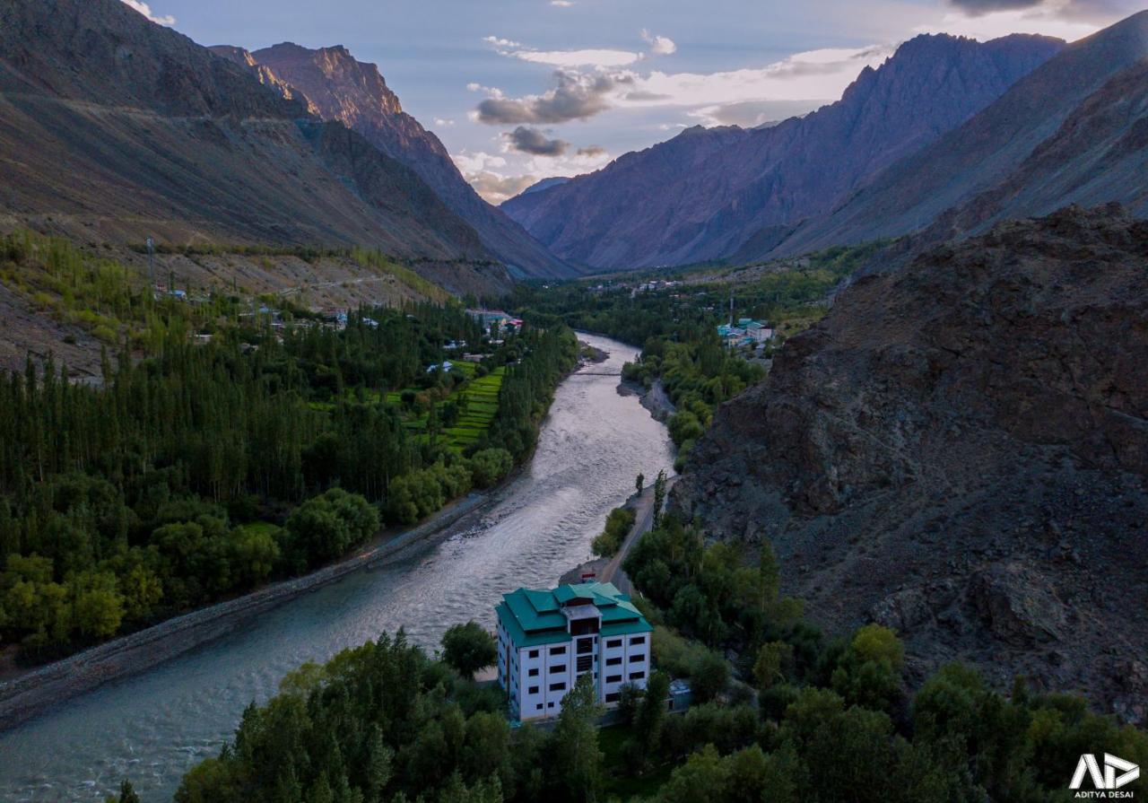 Hotel Chhutuk Heights Kargil Extérieur photo