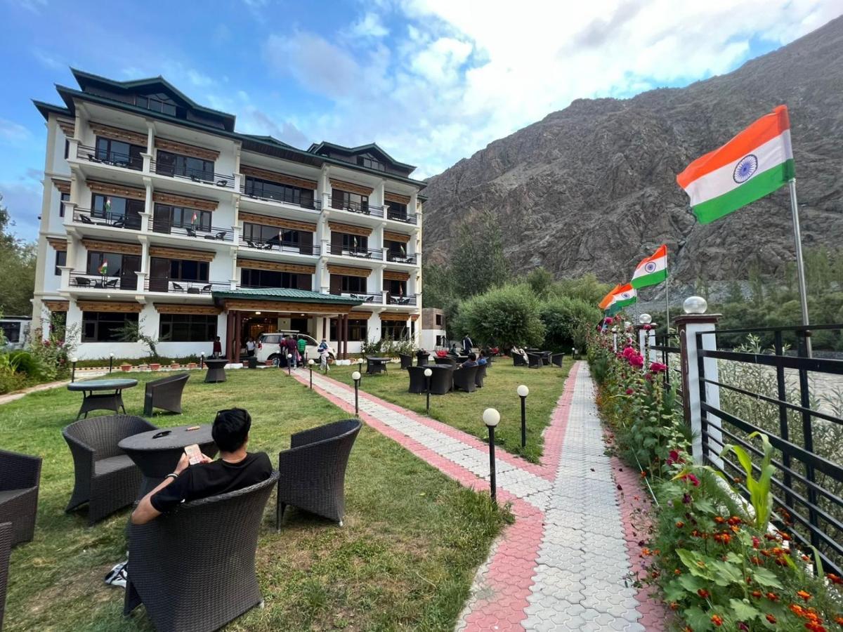 Hotel Chhutuk Heights Kargil Extérieur photo