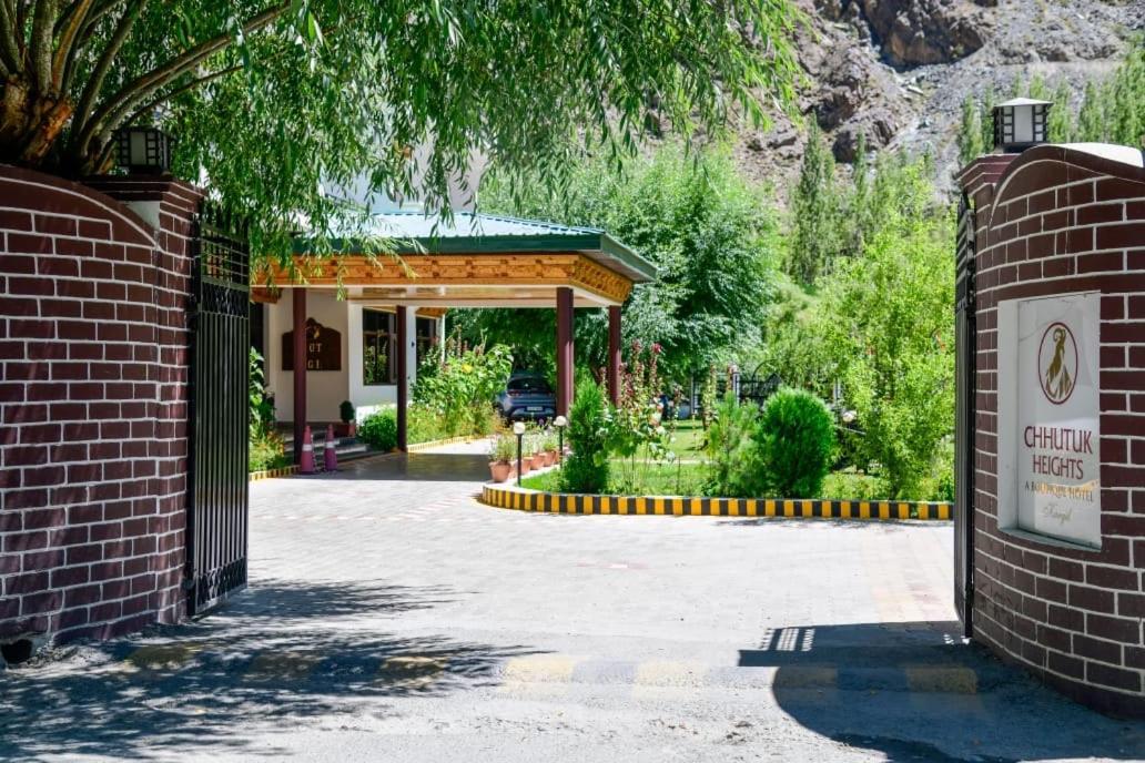 Hotel Chhutuk Heights Kargil Extérieur photo