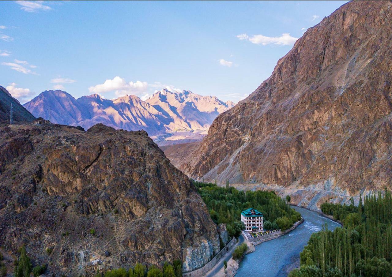 Hotel Chhutuk Heights Kargil Extérieur photo