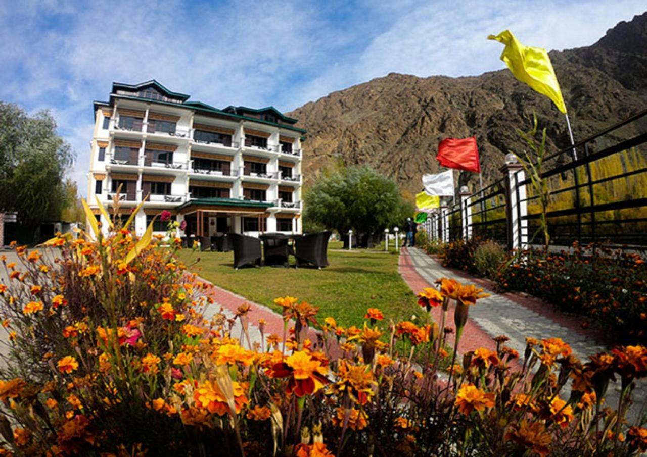 Hotel Chhutuk Heights Kargil Extérieur photo